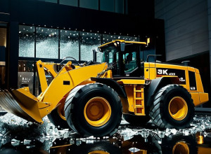 VIDEO: Un bărbat a intrat cu un încărcător frontal furat într-o bijuterie din Fürth