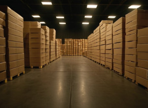 Şofer de camion, arestat pentru furtul unor cantităţi uriaşe de mărfuri vândute ani la rând la un târg de vechituri