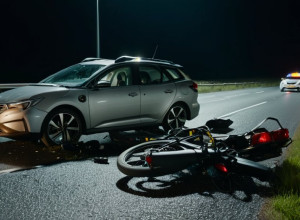 Accident grav în Murrhardt: Ciclista pe bicicletă electrică (65) rănită grav după coliziunea cu o mașină