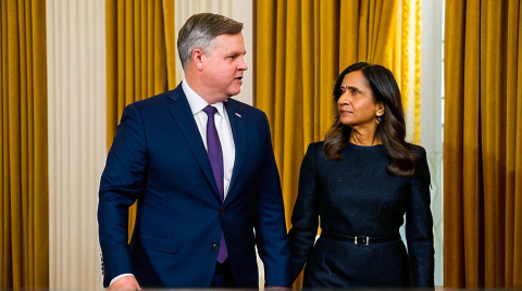 JD Vance neagă zvonurile despre probleme conjugale după ce soția sa a fost văzută fără verighetă