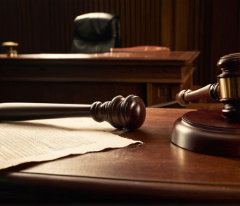 Fiica în vârstă de 15 ani a moștenitoarei Block a scris o scrisoare judecătorului într-un proces de custodie