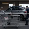 Furt îndrăzneț în Germania: Aspiratoare și rom furate dintr-un supermarket din Neustrelitz