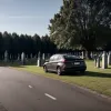 Furt dintr-o mașină în parcarea cimitirului din Herxheim: Geam spart și geantă furată