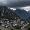 Sat din Elveția, evacuat de urgență din cauza riscului de prăbușire montană