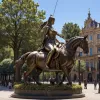 Monumentul "Alexandrine Călare" din Ludwigslust, reinstalat după ce a fost doborât de un BMW