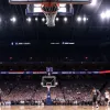 Fost jucător de la Bayern München, Chris Richards, văzut la un meci din playoff-ul NBA în New York