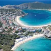 Inspectori fiscali greci sub acoperire: Îmbrăcați în turiști, vânează evaziunea fiscală pe insule