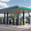 Paradox la pompă: De ce șoferii plătesc mai mult pentru benzina E5 în loc să aleagă E10?