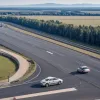 Șofer începător de 17 ani, prins cu 160 km/h în Germania: ce riscă tânăra?