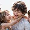 Râsul, singurul ajutor: O mamă luptă cu pubertatea fiicei cu umor