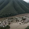 Sat elvețian înghițit de ape: Blatten, inundat complet după o alunecare de teren, 300 locuitori evacuați