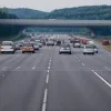 Haos pe autostrada A7 din Germania: Șoferul unui Opel a fugit pe contrasens prin "coridorul de urgență" după un accident grav