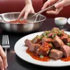Greșeală majoră la "Kitchen Impossible": Chef-ul lui Tim Mälzer a confundat mielul cu porcul