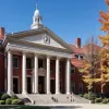 Administrația Trump amână interdicția pentru studenții străini la Harvard