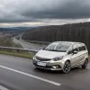 Accident rutier în Germania: O șoferiță a lovit bucăți de schelă pe autostrada B9