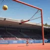 Incredibil: Gol de handbal marcat "între picioare", ca la tenis! Este favoritul lunii?