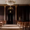 Pensionar cu câine, evacuat de poliție de la o ședință a consiliului local în Germania