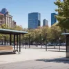 Agresiune șocantă în Germania: O femeie a bătut o pensionară de 83 de ani la stația de autobuz pentru un loc pe bancă