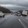 Accident grav pe șoseaua B437 din Germania: Un Volkswagen a lovit o remorcă, șofer rănit