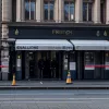 Poliția din Frankfurt a arestat traficanți de droguri: Unul a greșit cu un polițist sub acoperire, pe celălalt l-a dat de gol geaca groasă
