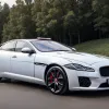 Șofer necunoscut a lovit un Jaguar parcat în Germania și a fugit