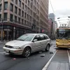 Accident la Stuttgart: O mașină a intrat în coliziune cu un tramvai, șoferița rănită