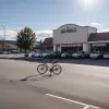 Altercație pe o parcare de supermarket din Neustrelitz, Germania: doi bărbați, răniți ușor