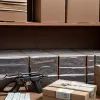 Vameșii din Germania au confiscat aproape un milion de țigări de contrabandă, arme și bani într-un raid