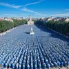 Record Mondial Stabilit în Franța: Peste 3000 de "Ștrumfi" au Invadat un Oraș