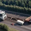 Accident grav în Germania: Furgonetă intrată pe contrasens s-a ciocnit cu un TIR încărcat cu lemne în Biberach