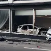 Șofer începător a intrat cu mașina într-o vitrină în Augsburg, Germania