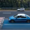 Accident în Düren, Germania: Șoferul unei mașini albastre a lovit un biciclist de 22 de ani și a fugit. Poliția cere ajutor martorilor.