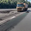 "Mare de bere" pe autostradă: Un camion a pierdut 100 de navete în Germania