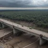Scene incredibile în Texas: Șoferi au trecut pe lângă un pod prăbușit