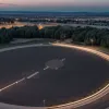 Șoferi începători prinși de poliție făcând drift ilegal într-o parcare din Mannheim