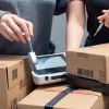 Probleme record la livrările de colete: Curierii falsifică semnături? Aflați-vă drepturile