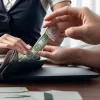 O mamă și-a salvat fiul de 21 de ani de arest plătindu-i amenda în Germania