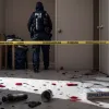 Crimă oribilă în Duisburg: Bărbat găsit mort cu peste 30 de răni în apartament