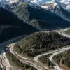 Tragedie în Alpii Elvețieni: Alunecare masivă de teren a îngropat un fermier care încerca să-și salveze animalele. Căutările au fost suspendate