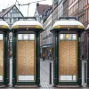 Postere ale Bundeswehr au fost acoperite cu afișe critice în Schwerin, Germania: Statul de Securitate investighează