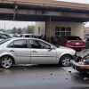 Șoferiță a confundat pedalele și a provocat un accident rutier grav la o spălătorie auto din Germania