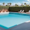 Lupta cu cancerul: Femeia care trăieşte cu metastaze de sân de 12 ani, surprinsă în piscină la 2 săptămâni după a 8-a operație