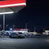 Jaf armat la o benzinărie din Bielefeld: Un bărbat a amenințat angajatul cu un cuțit