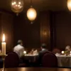 Zi de naștere singură la restaurant: O femeie a primit o surpriză uriașă și emoționantă de la personal
