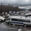 Accident grav în Germania: O furgonetă a intrat într-un autocar la semafor roșu, șoferul este rănit grav