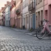O tânără ciclistă a fugit de la locul unui accident în Jena, Germania: poliția caută fata pe bicicleta roz