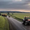 Motociclist adolescent, rănit grav într-un accident cu un tractor în Germania