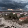 Furtună puternică în Greifswald: Trambulină zburătoare și mașini avariate în urma unei posibile tornade