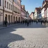 Bărbat atacă o poștăriță și se opune arestării în Augsburg: un polițist, rănit
