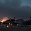 Trăsnetul a provocat un incendiu major la Freiburg: Acoperișul unei clădiri, distrus de flăcări